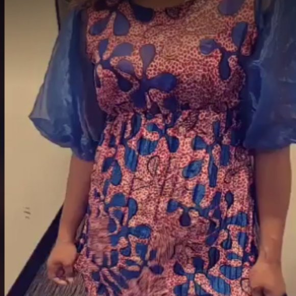 Local African dress - Picture 4 of 6